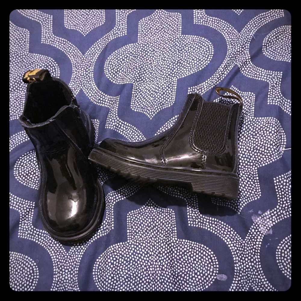 Kids black patent leather Dr Marten